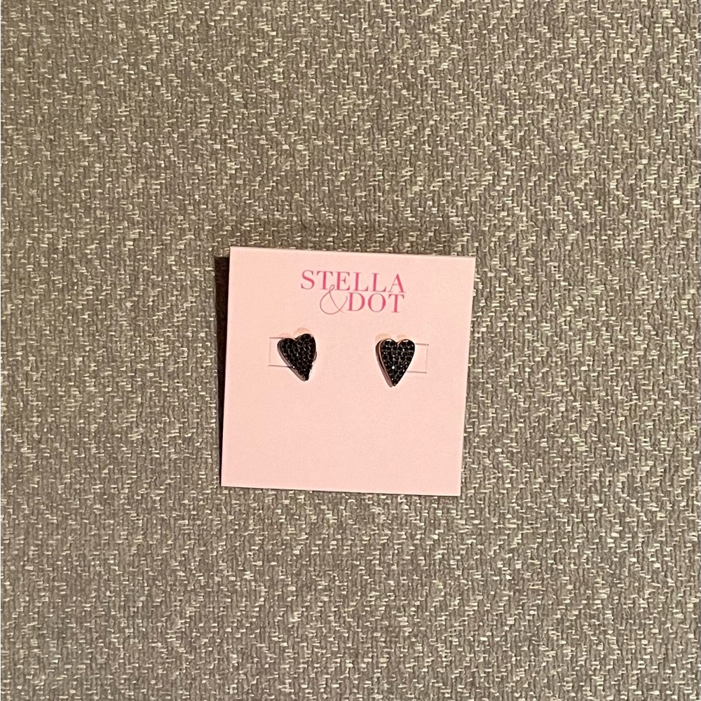 STELLA & DOT DELICATE HEART EARRINGS